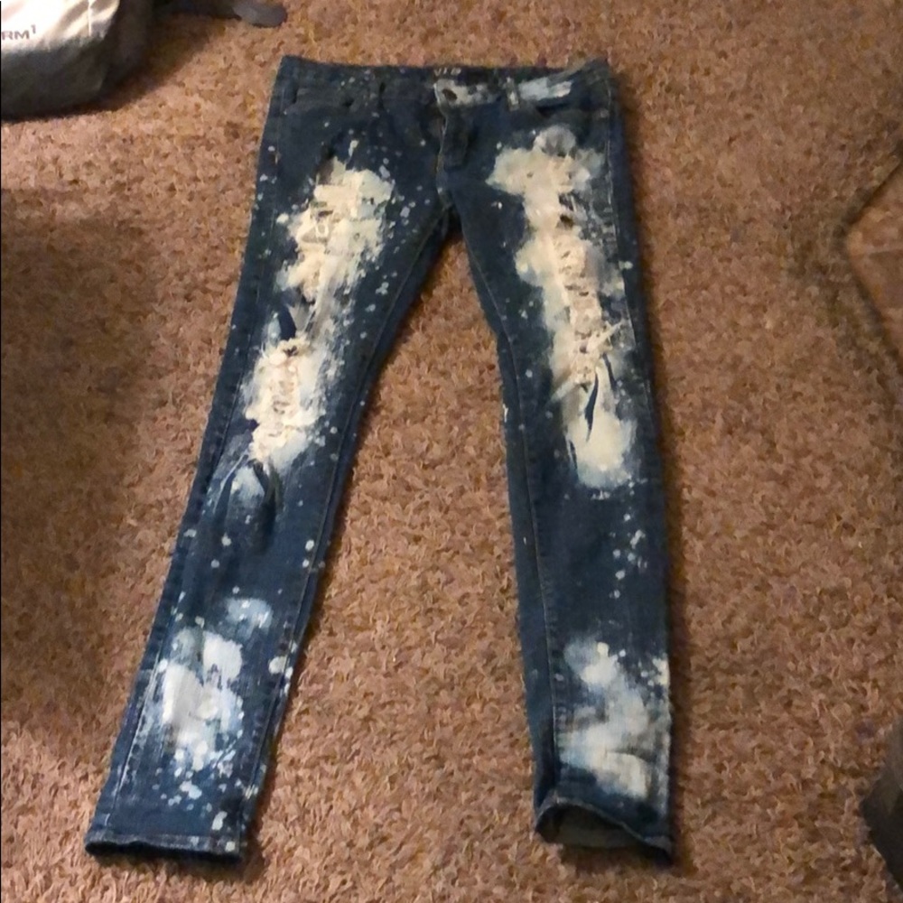 ☀️ Edgy Distresses Jeans